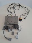 Orginal Playstation + 2 Controllers + Minneskort + 1 Spel!