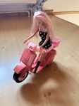 barbie med ny moped