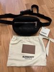 Ny svart Burberry midjeväska /bälteväska