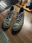 Nike fotbollsskor storlek 44