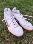 Nike fotboll skor 38