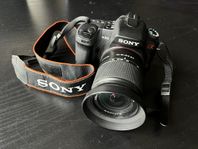 Sony A300 med objektiv och batterigrepp