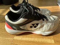 yonex badminton shoes