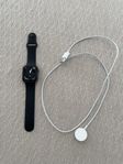 Apple Watch Series 6, GPS, 44 mm, svart sportband