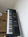 Yamaha PSR-E373 - Keyboard/Piano med Stativ - Knappt använd