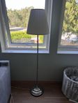 golvlampa Årstid från Ikea 