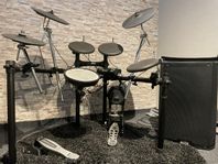 Roland TD-4 V-drums inkl högtalare