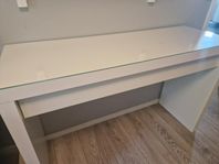 malm sminkbord ikea toalettbord sidobord 