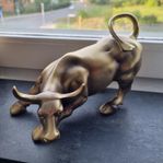 Wall street bull prydnad guld, 29cm