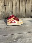 Air Jordan 1 mid beige red