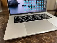 Apple Macbook Pro med touchbar Core i7 256 gig SSD 15.4