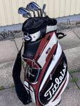 golfbag med järnklubbor