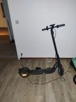 En elscooter! Navee V25