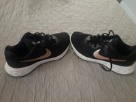 Fina Nikeskor strl 38