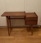 Mindre skrivbord/ hallmöbel 1960-tal, teak