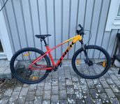 Säljer nu en Trek Marlin 7 MTB i mycket bra skick