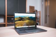 MacBook Pro 15-tum 32GB RAM, Vega 20 grafik & nytt batteri