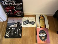 Harley Davidsson och whiskey böcker och HD klocka