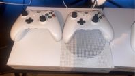 2 st xbox One s, 3 handkontroller, massa spel