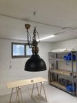 lampa i industriell stil