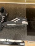 Adidas skor 