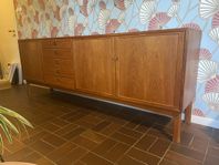 Stor sideboard i teak, toppskick