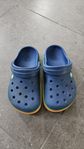 crocs sandaler, blå J2 (stl ca 33)