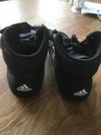 Brottnings skor Adidas strl 38