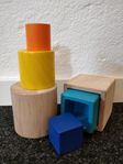 PLANTOYS stapelbara cylindrar & kuber