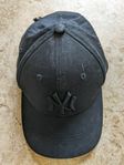 1 svart New York Yankees-keps