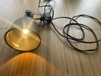 Lampa industri-stil, ställbar, inkl glödlampa. Vägglampa