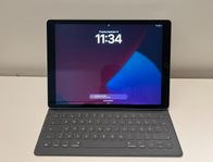 iPad Pro 12.9" 256GB Wi-Fi (2nd gen) smart keyboard