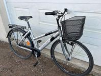 Crescent Street 7vxl Hybridcykel 28" med korg.