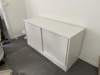 IKEA vit skänk med skjutdörrar Fin! B: 140 H: 75 D: 50