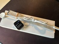 Apple Watch Series 9 GPS + Cellular 41mm Starlight