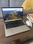 MacBook Pro 2019 13” -512GB SSD, Touchbar, 136 cyklar!