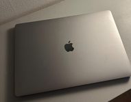 MacBook Pro 16” (2019) - Rymdgrå - 500GB SSD - Fint skick