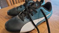 Puma fotbollsskor stl. 32