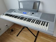 Yamaha Portable Grand DGX-220 Piano Keyboard