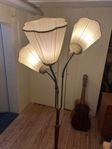 Trearmad teak golvlampa 