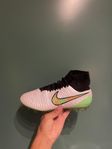 fotbollskor Nike 39