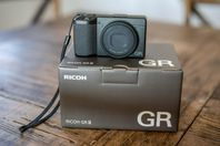 Ricoh GR III + extra batteri och laddare  ( inköpt juni 24)