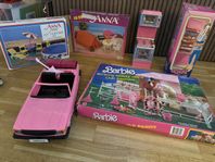 Vintage Barbie bil, säng, möbler, hästar mm