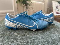 Nike Mercurial fotbollsskor storlek 40