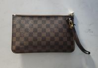 Louis Vuitton Damier Ebene clutch