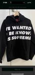 Ikonisk svart Supreme hoodie 