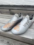 New Balance Furon V7 Destroy AG Fotbollsskor