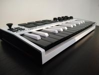 Keyboard: AKAI Professional MPK mini MK3