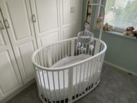 Stokke Sleepi barnsäng