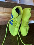 Adidas Nemesis fotbollsskor 